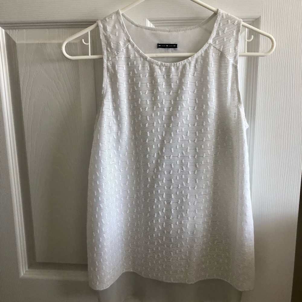 Oiselle tank top with mesh detail. Size 6.